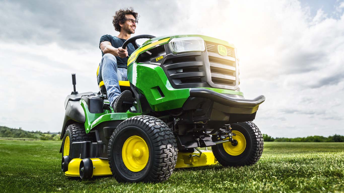 Our top 5 mowing tips for healthy lawns