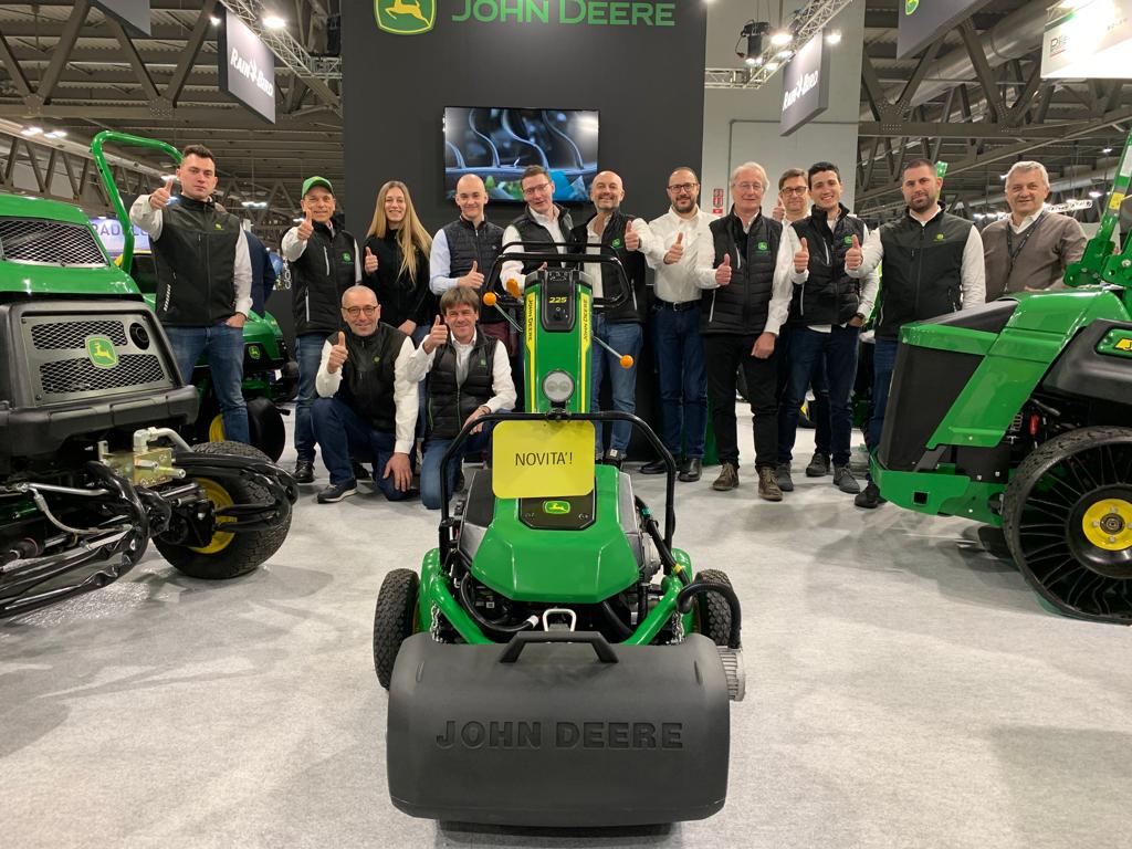 John Deere presenta il nuovo tosaerba elettrico 225 E-Cut a Myplant & Garden