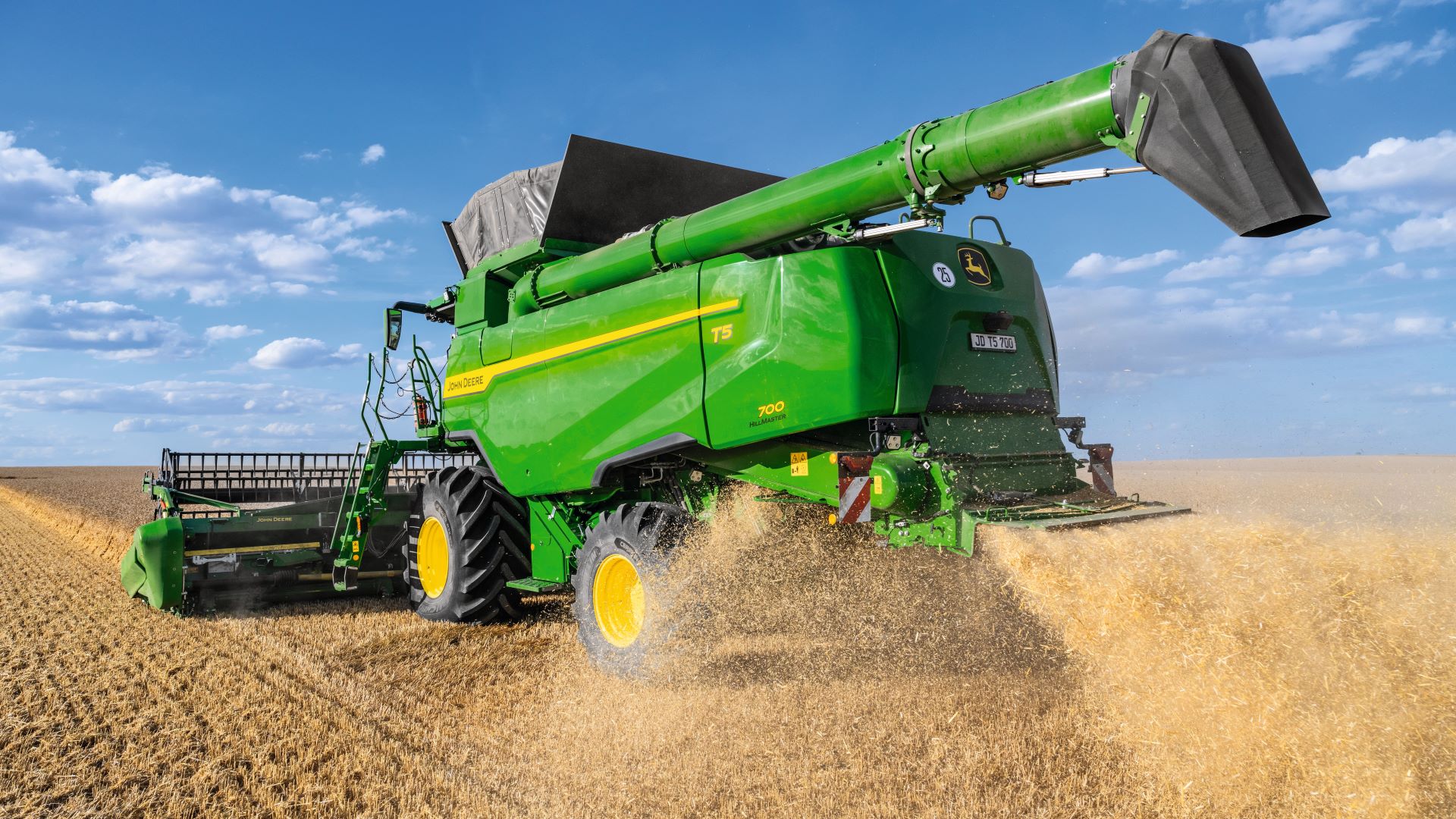 John Deere presenta le nuove mietitrebbie a scuotipaglia T5 e T6