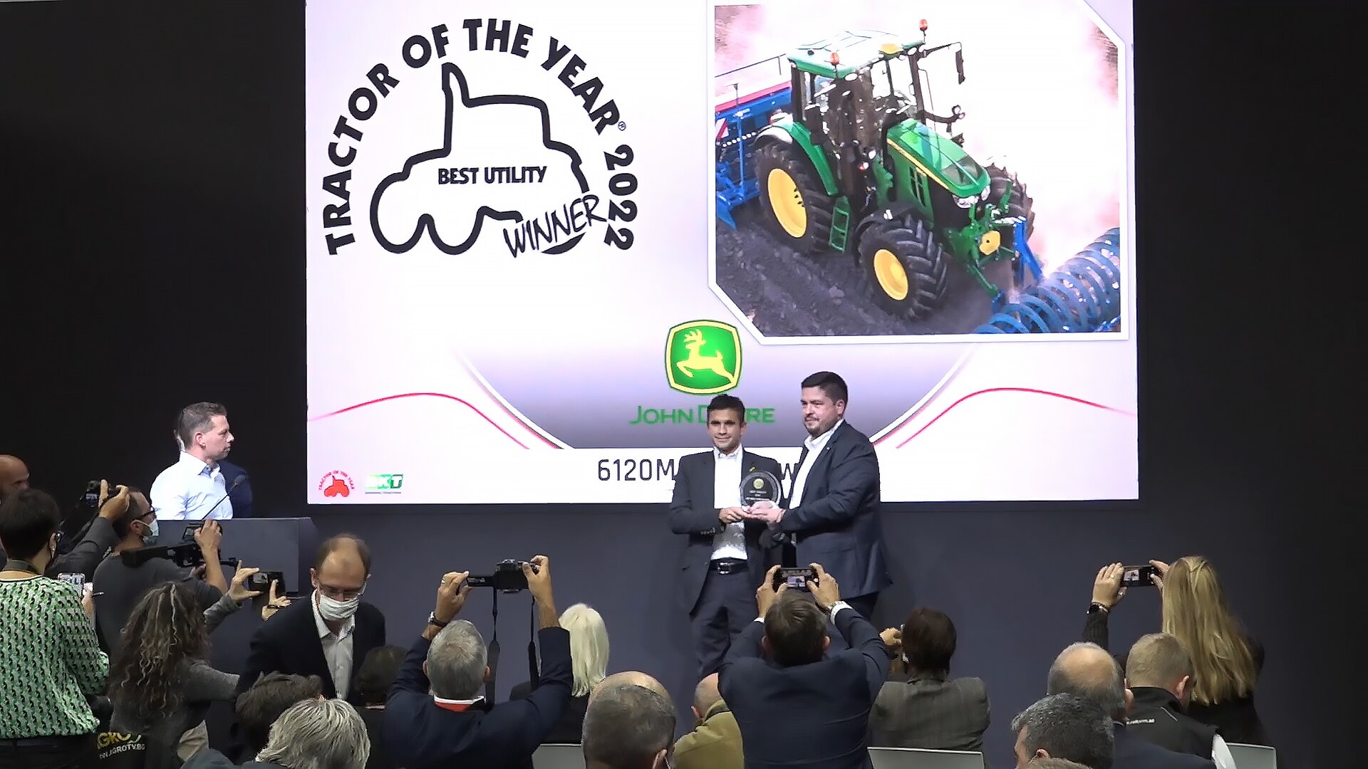 John Deere sale due volte in vetta al podio del Tractor of the Year 2022