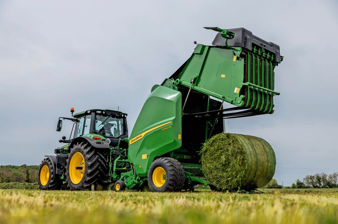 john-deere-v462m-grass