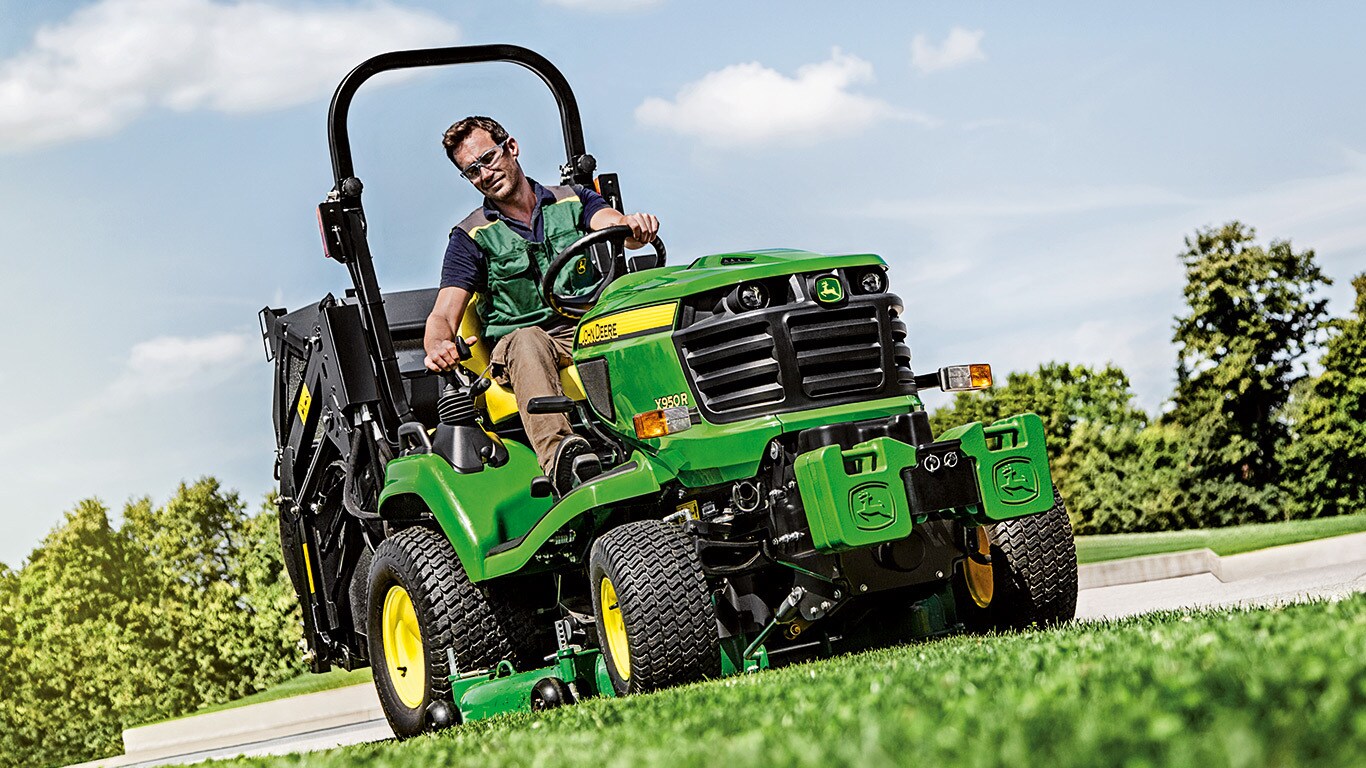 Trattorini Tosaerba Diesel | Tosaerba Professionali | John Deere IT