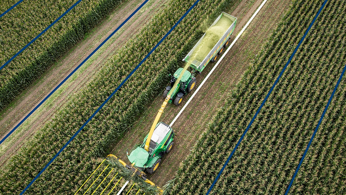vista dall'alto di un trattore presso un’azienda agricola