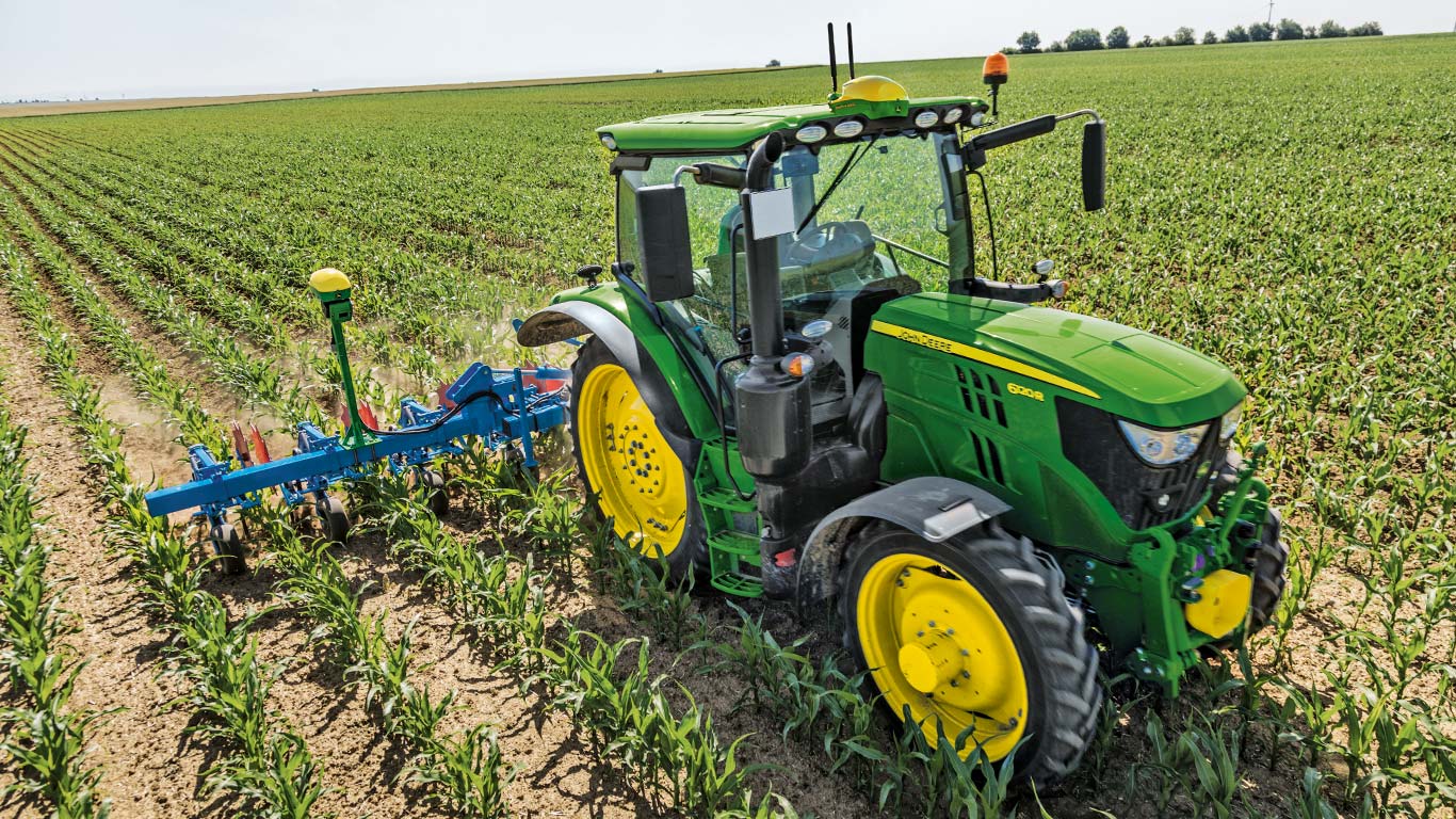 John Deere Active Implement Guidance™ integrato nel trattore